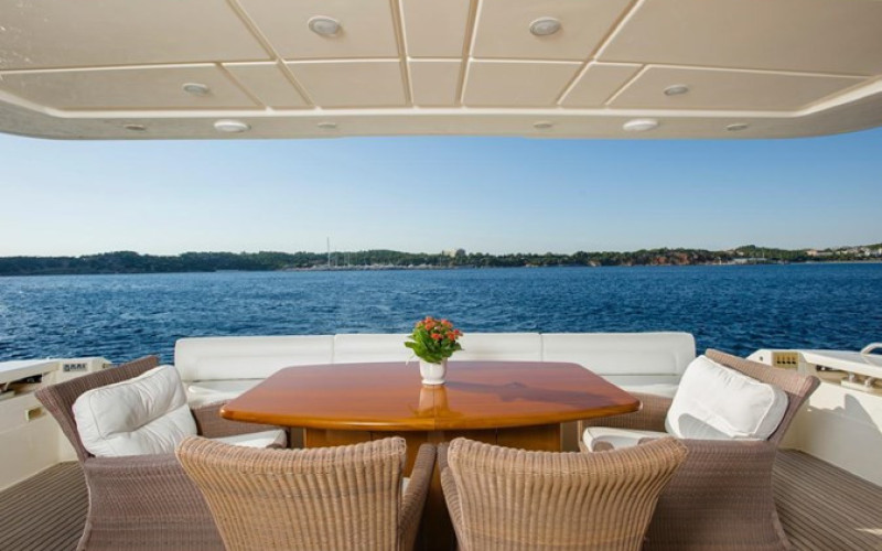FERRETTI YACHTS 881 FERRETTI 881