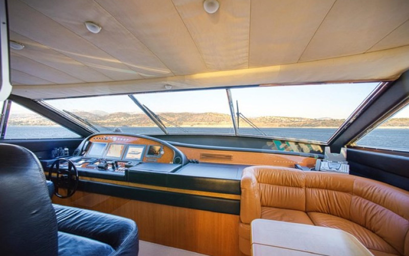 FERRETTI YACHTS 881 FERRETTI 881