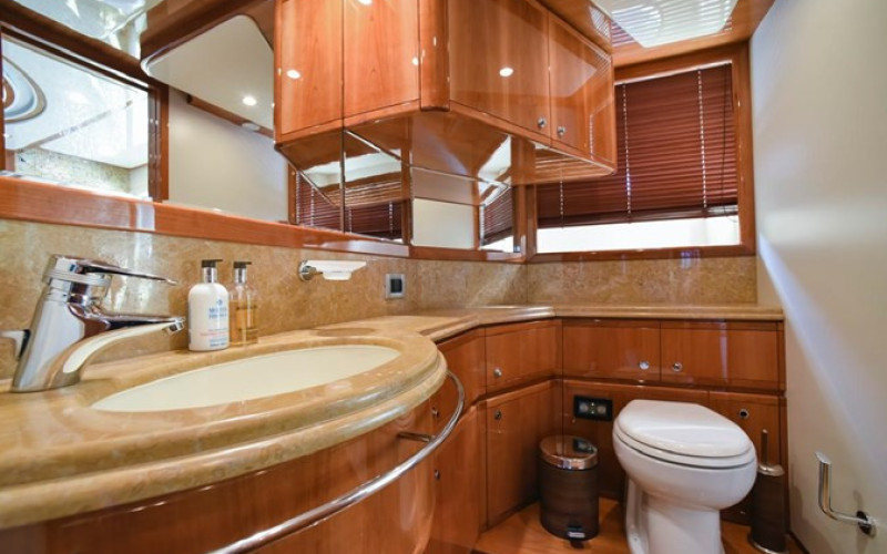 FERRETTI YACHTS 881 FERRETTI 881