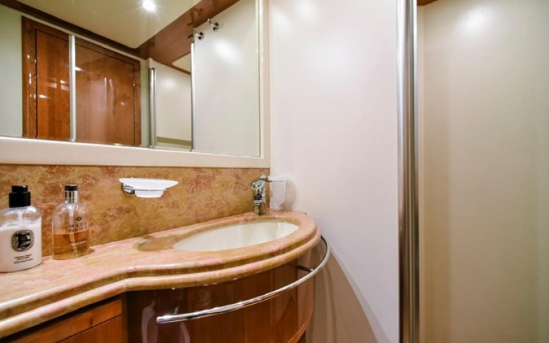 FERRETTI YACHTS 881 FERRETTI 881