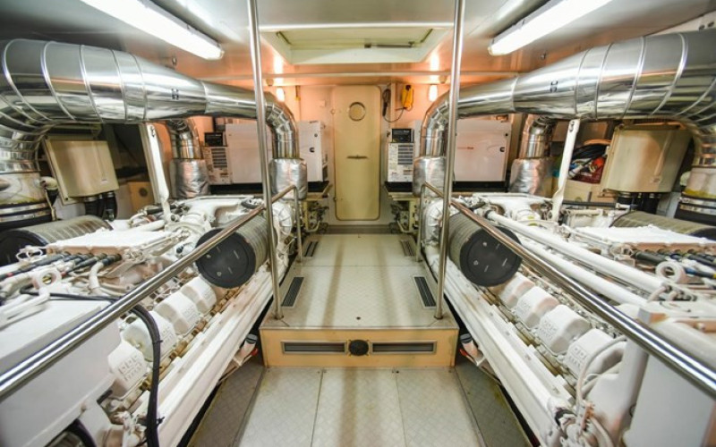 FERRETTI YACHTS 881 FERRETTI 881