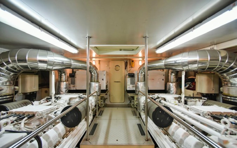FERRETTI YACHTS 881 FERRETTI 881