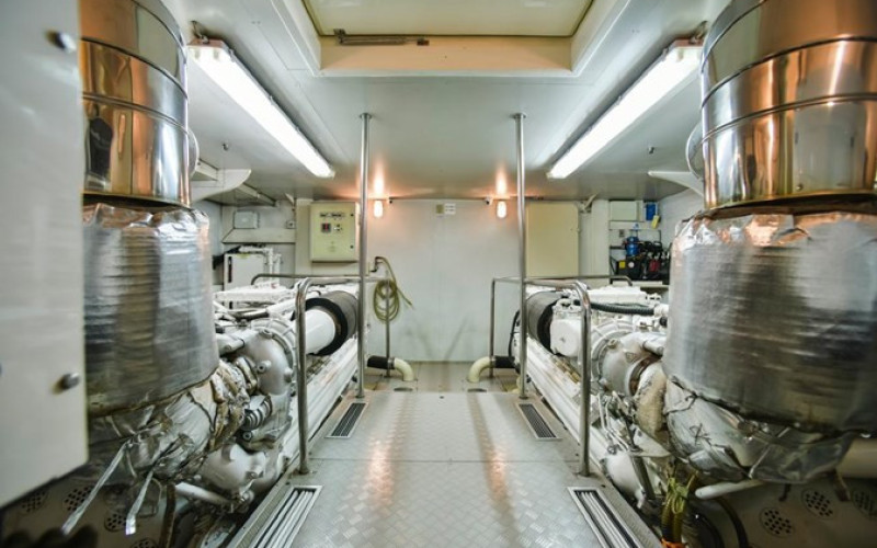 FERRETTI YACHTS 881 FERRETTI 881