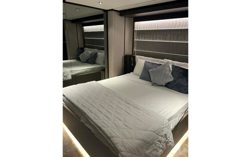 FERRETTI YACHTS Ferretti Yachts 860 SAVIENNE