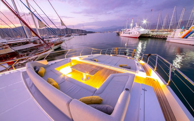 AZIMUT YACHTS NIRVANA BY THE SEA