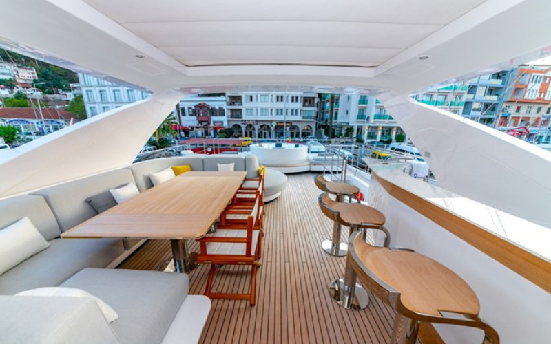 AZIMUT YACHTS NIRVANA BY THE SEA