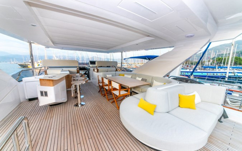 AZIMUT YACHTS NIRVANA BY THE SEA