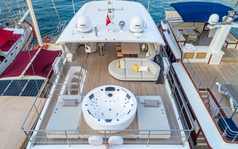 AZIMUT YACHTS NIRVANA BY THE SEA