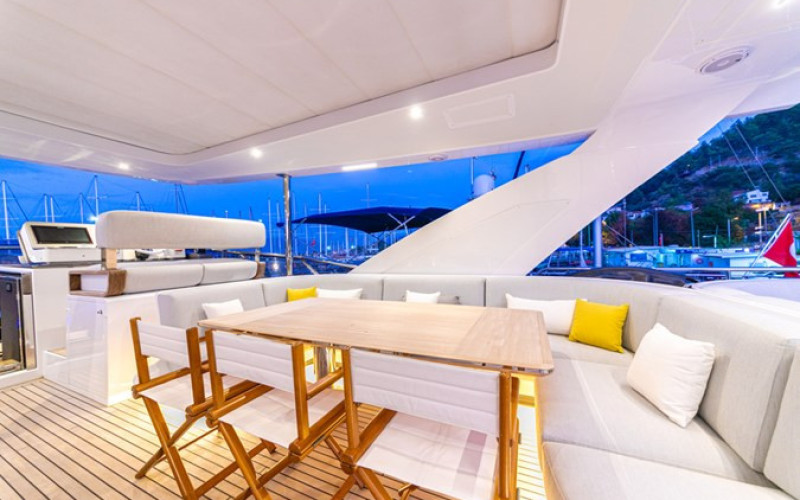AZIMUT YACHTS NIRVANA BY THE SEA