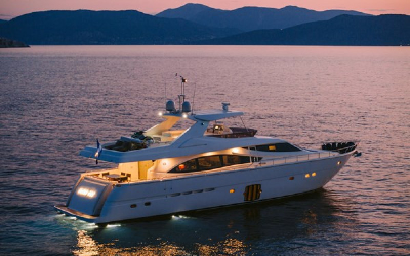 FERRETTI YACHTS 830 MAYBE NOT