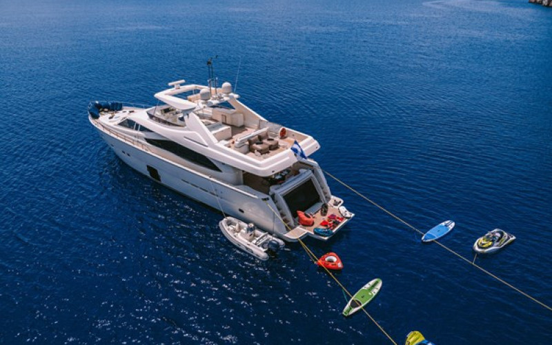 FERRETTI YACHTS 830 MAYBE NOT