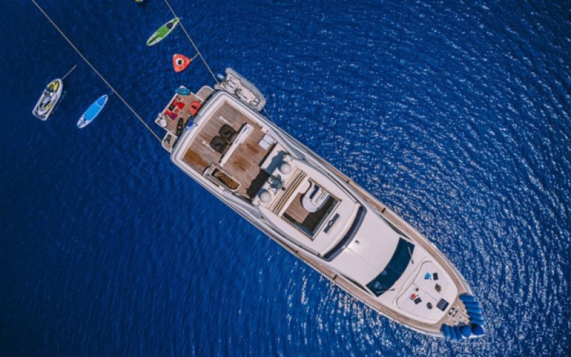 FERRETTI YACHTS 830 MAYBE NOT