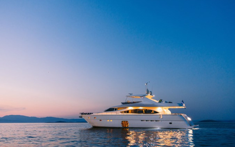 FERRETTI YACHTS 830 MAYBE NOT