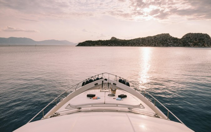 FERRETTI YACHTS 830 MAYBE NOT