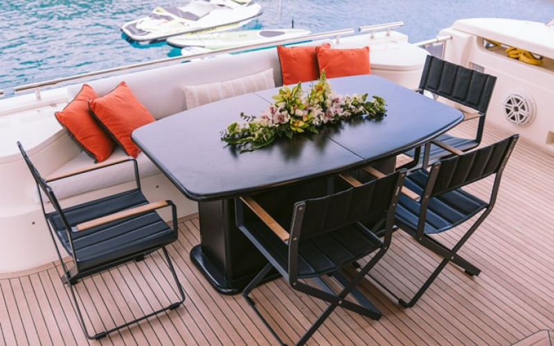 FERRETTI YACHTS 830 MAYBE NOT
