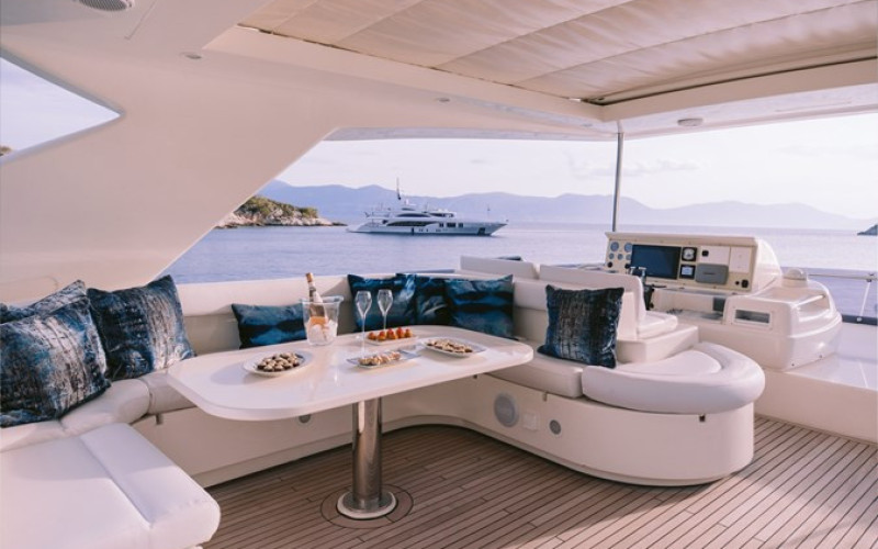 FERRETTI YACHTS 830 MAYBE NOT