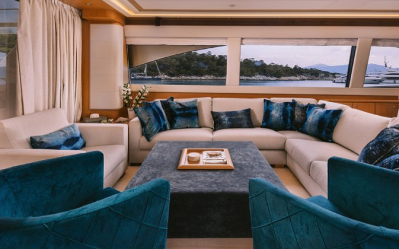 FERRETTI YACHTS 830 MAYBE NOT