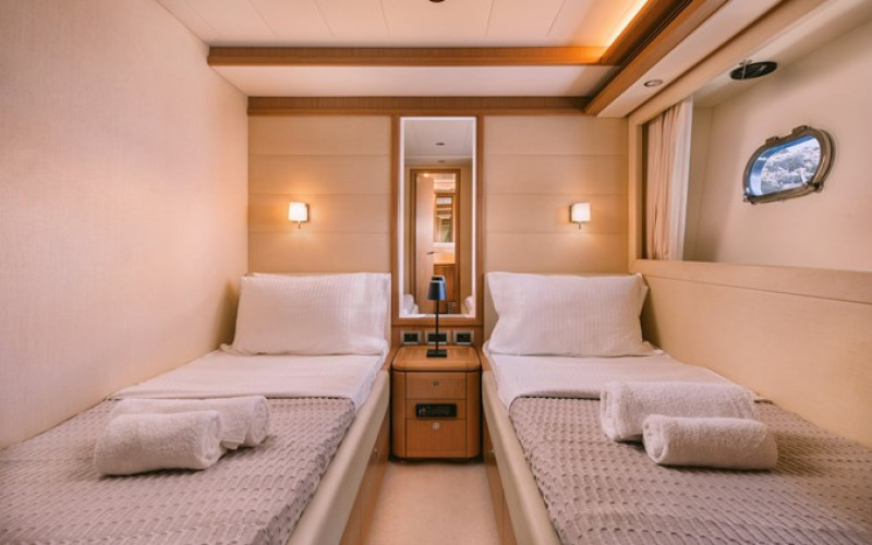 FERRETTI YACHTS 830 MAYBE NOT