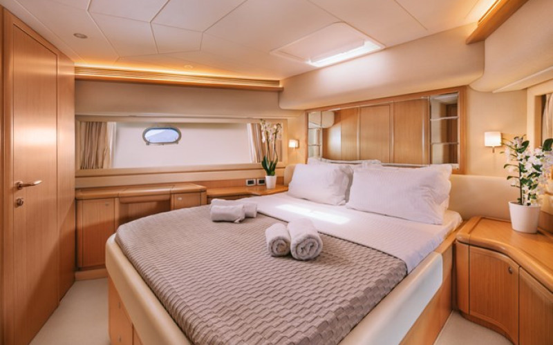 FERRETTI YACHTS 830 MAYBE NOT