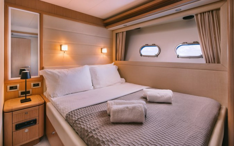 FERRETTI YACHTS 830 MAYBE NOT