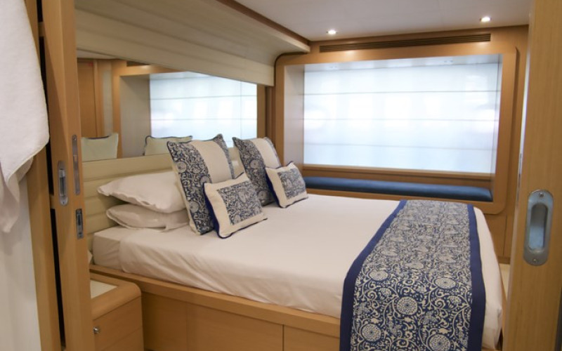 FERRETTI YACHTS 800 ANTONINA
