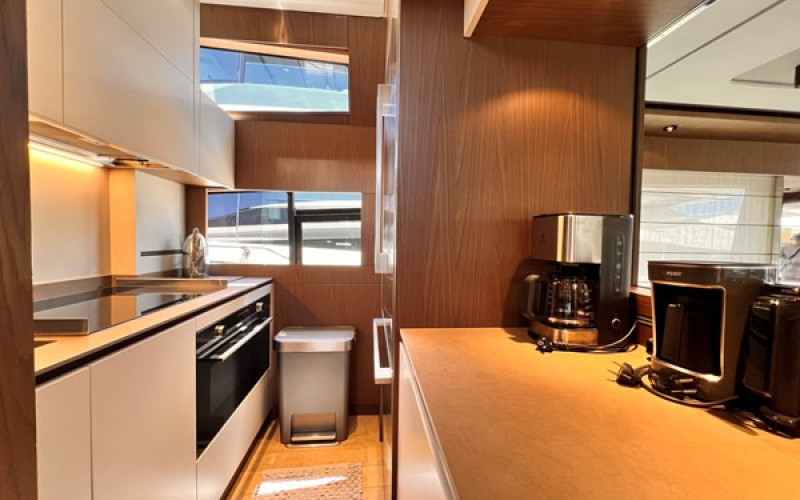 FERRETTI YACHTS 780 LD