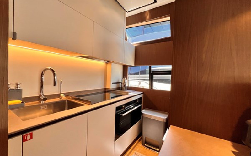 FERRETTI YACHTS 780 LD