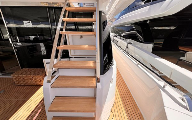 FERRETTI YACHTS 780 LD