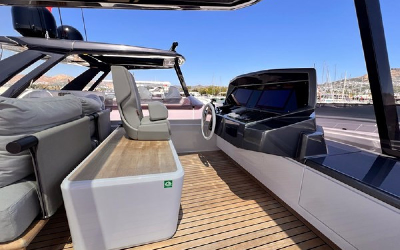 FERRETTI YACHTS 780 LD