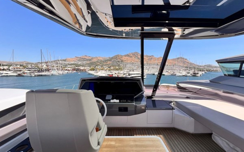 FERRETTI YACHTS 780 LD