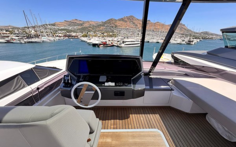 FERRETTI YACHTS 780 LD