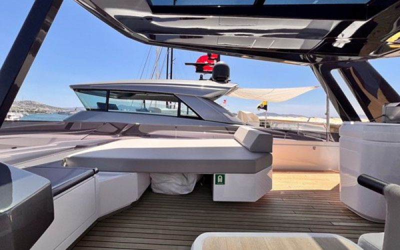 FERRETTI YACHTS 780 LD