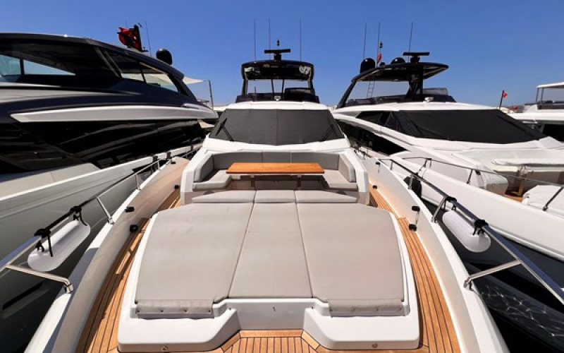 FERRETTI YACHTS 780 LD