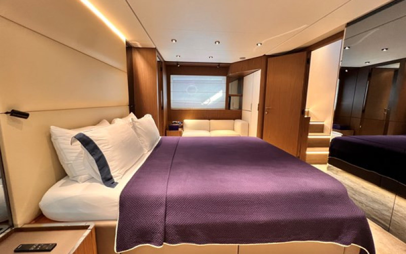 FERRETTI YACHTS 780 LD
