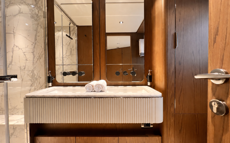 FERRETTI YACHTS 780 LD