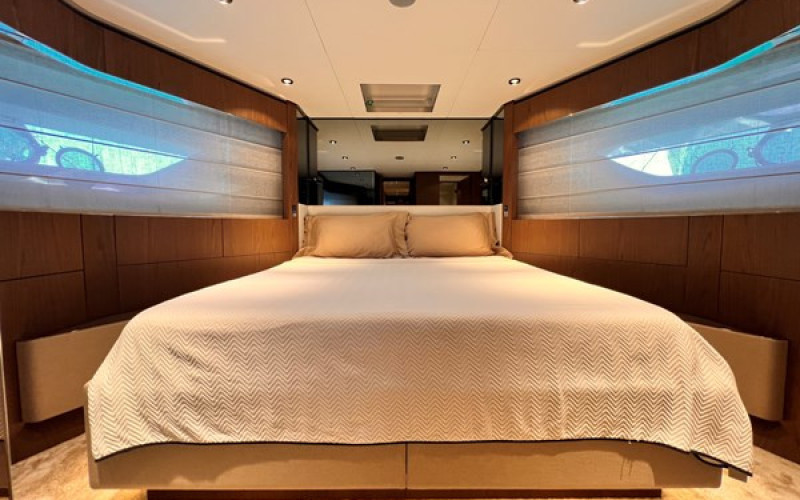 FERRETTI YACHTS 780 LD