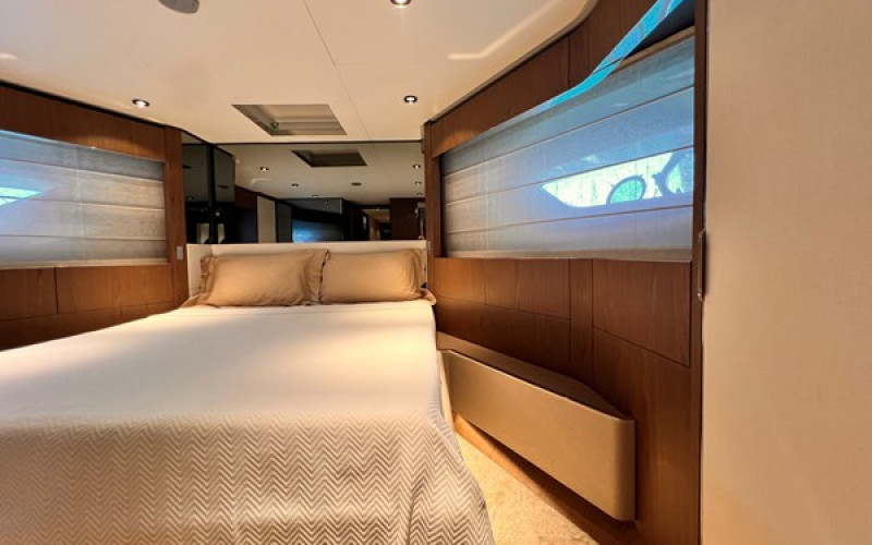 FERRETTI YACHTS 780 LD
