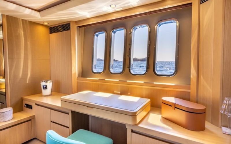 PRINCESS YACHTS PRINCESS V70 P'TITE BOUILLE