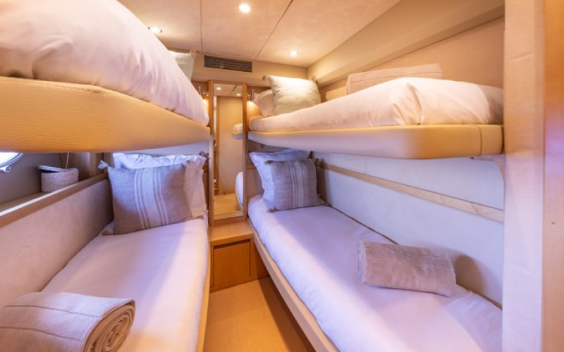 PRINCESS YACHTS PRINCESS V70 P'TITE BOUILLE