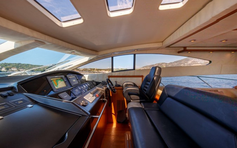 SUNSEEKER Predator 72 sport NUTS