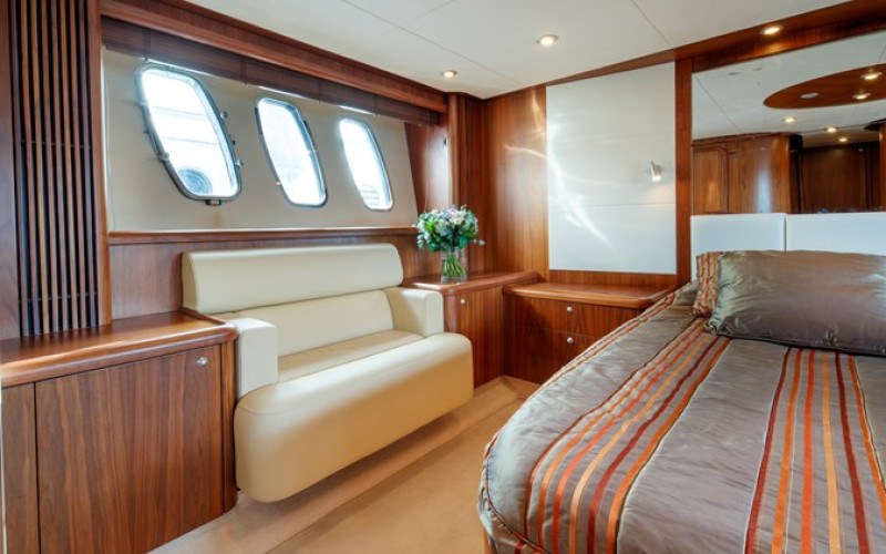 SUNSEEKER Predator 72 sport NUTS