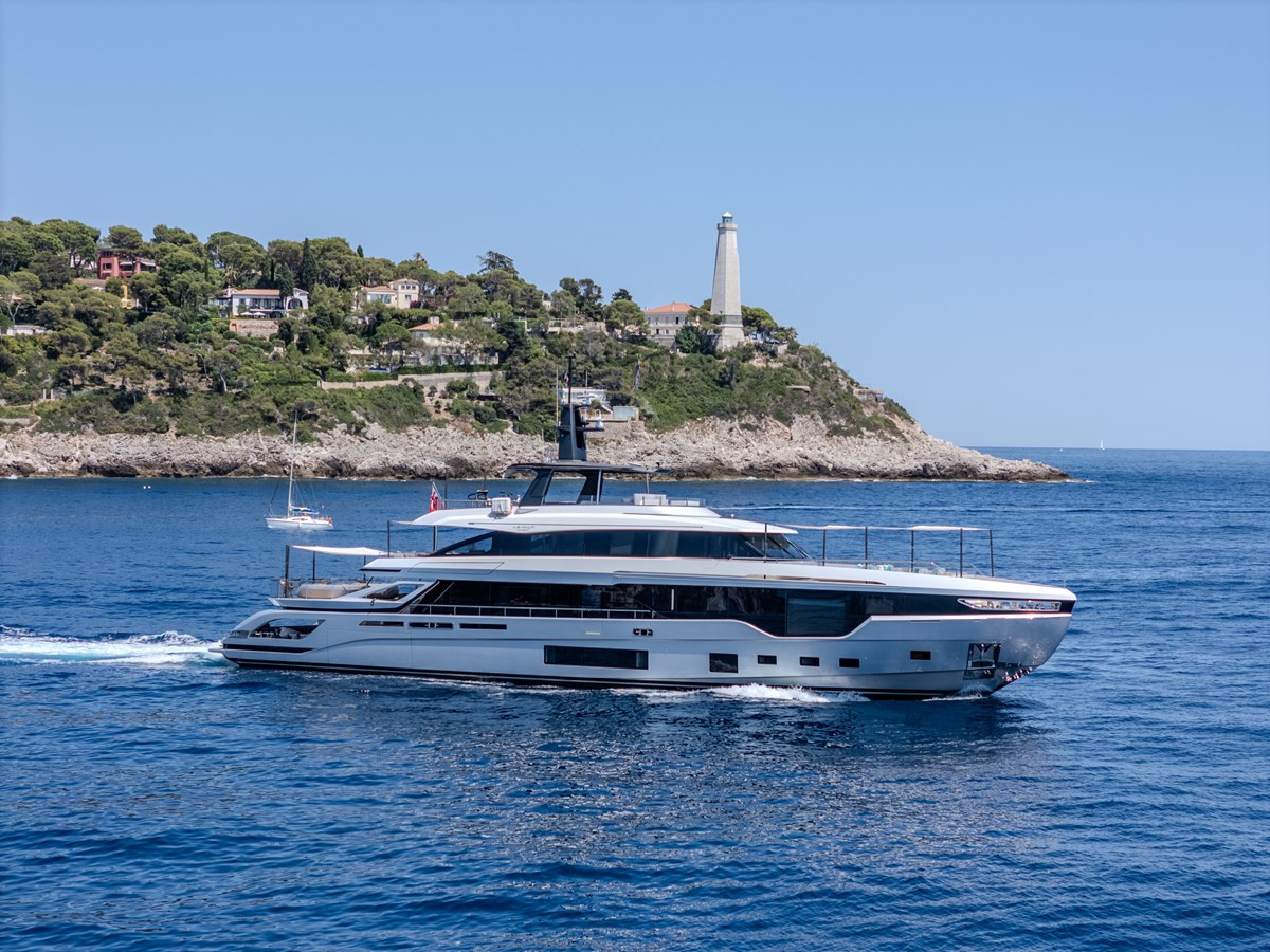 AZIMUT YACHTS Azimut Grande Trideck BLUE EYES