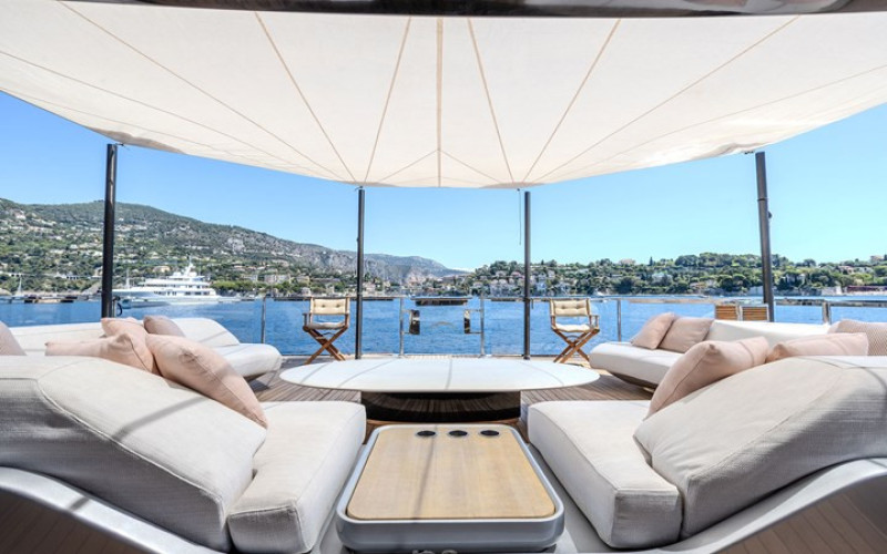 AZIMUT YACHTS Azimut Grande Trideck BLUE EYES