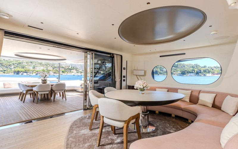 AZIMUT YACHTS Azimut Grande Trideck BLUE EYES