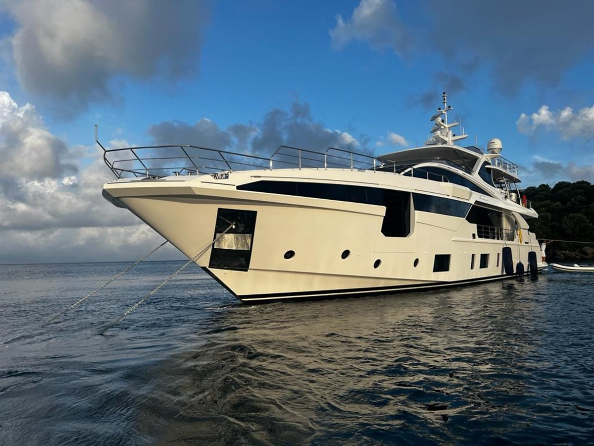 AZIMUT YACHTS Azimut Grande 35M LOVE T