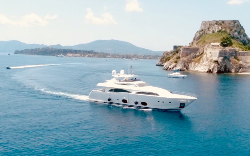 FERRETTI CUSTOM LINE CL 97 THIRTEEN