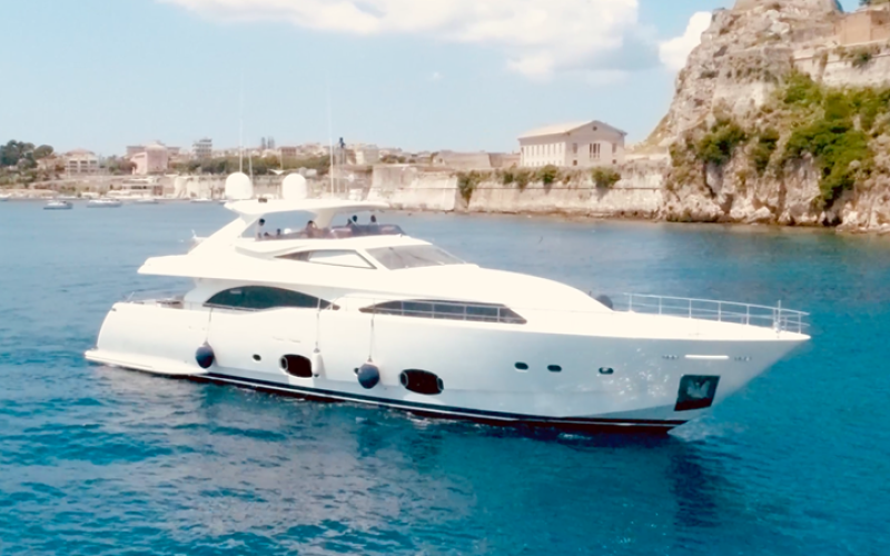 FERRETTI CUSTOM LINE CL 97 THIRTEEN