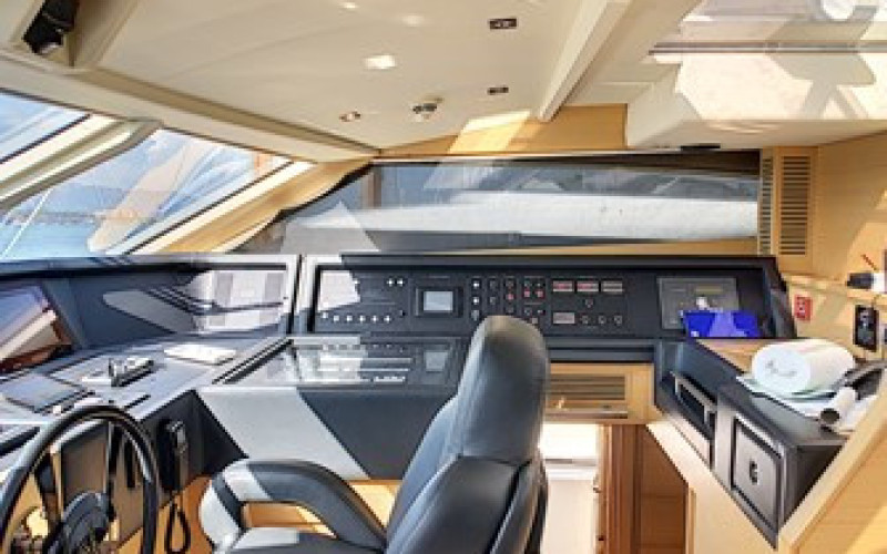 FERRETTI CUSTOM LINE CL 97 THIRTEEN