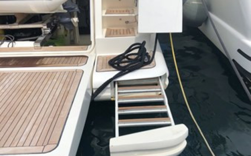 FERRETTI CUSTOM LINE CL 97 THIRTEEN