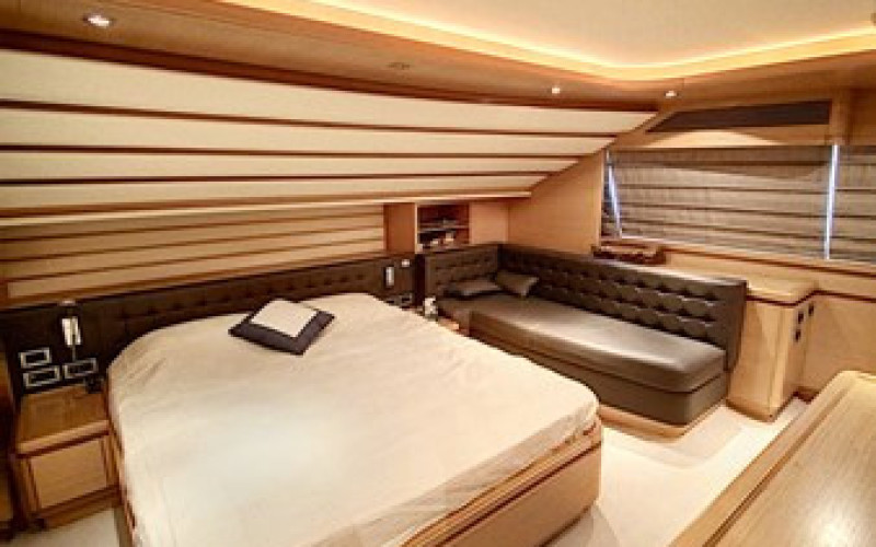 FERRETTI CUSTOM LINE CL 97 THIRTEEN